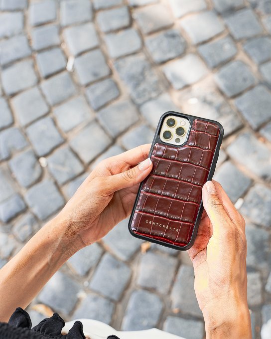 Etui na telefon pasujące do eleganckiego stroju