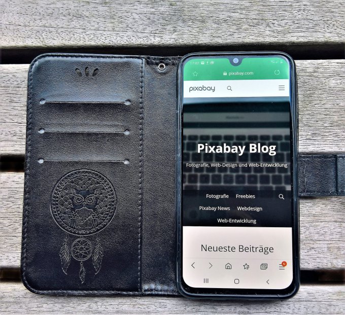 Etui na telefon zapewnia wygodny dostęp do przycisków